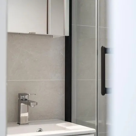 New Rue Roger #2 - Bills Included - Direct Train From Cdg Airport * Parijs